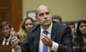 Απόστρατος αξιωματικός των ΗΠΑ: Ο Τραμπ έχει ενημερωθεί πλήρως για τα UFO και για εξωγήινα υβρίδια που ζουν μεταξύ ανθρώπων