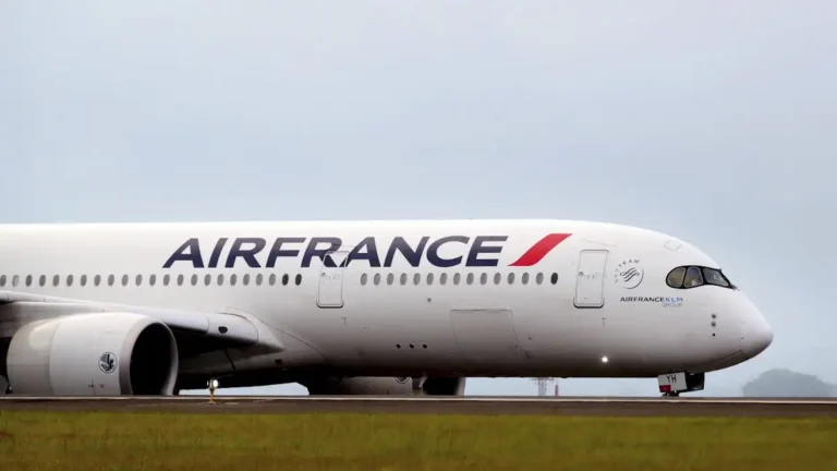 Γαλλία: Πανικός σε πτήση της AirFrance – Κινητήρας έπαθε βλάβη και το αεροπλάνο έχασε σχεδόν 30.000 πόδια σε δέκα λεπτά