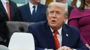 Ο Τραμπ έχει «την προσωπικότητα ενός αλκοολικού», σύμφωνα με την προσωπάρχη του Αμερικανού προέδρου