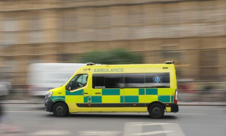 Βρετανία: 18χρονος βγήκε από ασθενοφόρο και σκοτώθηκε από αυτοκίνητο σε αυτοκινητόδρομο