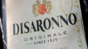 Ανακαλείται παρτίδα του λικέρ Disaronno για πιθανή παρουσία θραυσμάτων γυαλιού