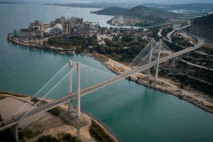 ΕΚΛΕΙΣΕ η υψηλή γέφυρα της Χαλκίδας – Άγνωστο το πότε θα ανοίξει