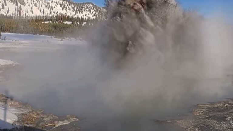 Νέα υδροθερμική έκρηξη στο Εθνικό Πάρκο Γέλοουστοουν κατέγραψε κάμερα