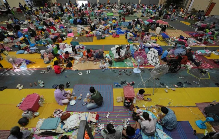 Νέα ανάφλεξη στα σύνορα Ταϊλάνδης-Καμπότζης: Πάνω από μισό εκατομμύριο άνθρωποι απομακρύνθηκαν εσπευσμένα από τα σπίτια τους