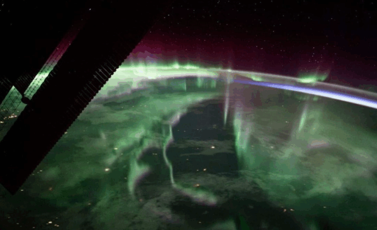 Είναι επίσημο: Ο μαγνητικός βόρειος πόλος της Γης έχει νέα θέση και κατευθύνεται προς άγνωστα εδάφη