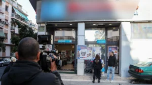 Σε εξαιρετικά κρίσιμη κατάσταση ο τεχνικός που εγκλωβίστηκε σε ασανσέρ σούπερ μάρκετ στου Ζωγράφου