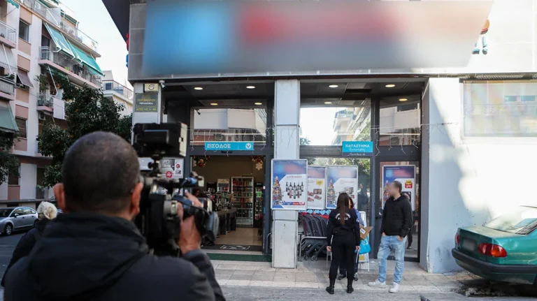 Σε εξαιρετικά κρίσιμη κατάσταση ο τεχνικός που εγκλωβίστηκε σε ασανσέρ σούπερ μάρκετ στου Ζωγράφου