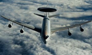 Σύγκρουση Τραμπ με Δημοκρατικούς για επικείμενο πόλεμο-Αεροσκάφος AWACS E-3 Sentry είναι στα ανοικτά των ακτών της Βενεζουέλας