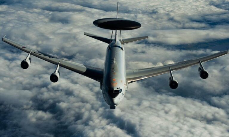 Σύγκρουση Τραμπ με Δημοκρατικούς για επικείμενο πόλεμο-Αεροσκάφος AWACS E-3 Sentry είναι στα ανοικτά των ακτών της Βενεζουέλας