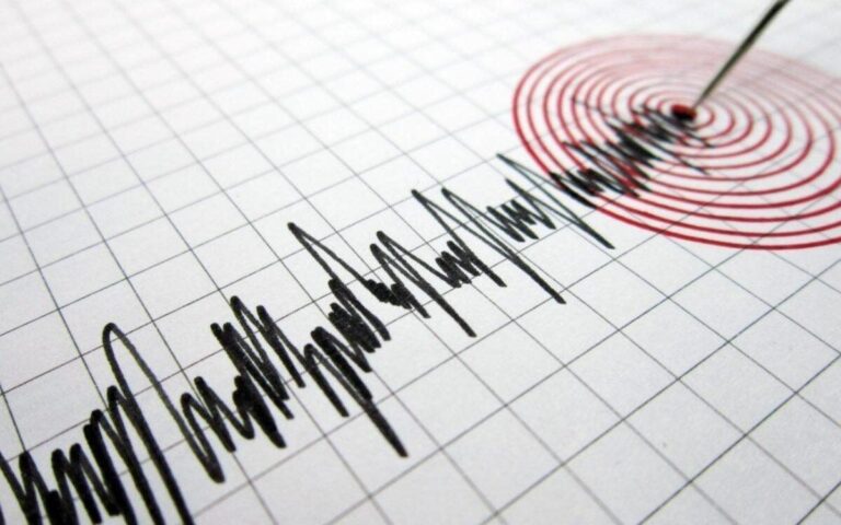 Ισχυρός σεισμός 7,6 Ρίχτερ στην Ιαπωνία: Eκδόθηκε προειδοποίηση για τσουνάμι