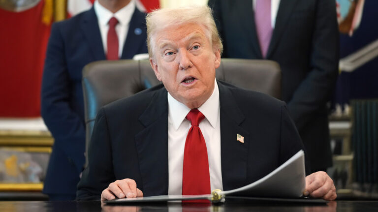 Γιατί οι ΗΠΑ απομακρύνονται από διεθνείς οργανισμούς: απομόνωση ή στρατηγική αναδιάταξη;