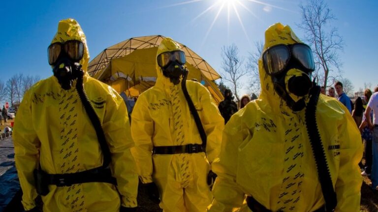 Συναγερμός στις ΗΠΑ – Κίνδυνος επιδημίας από «σαρκοφάγο» παράσιτο που απειλεί ζώα και ανθρώπους