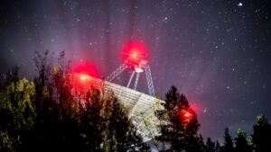 Ο «Ραδιοφωνικός Σταθμός της Ημέρας της Κρίσης» σκέφτηκε ξαφνικά… μια έξυπνη λέξη