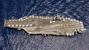 Η ομάδα κρούσης του αεροπλανοφόρου USS Abraham Lincoln (CVN-72) πλησιάζει στην Αραβική Θάλασσα