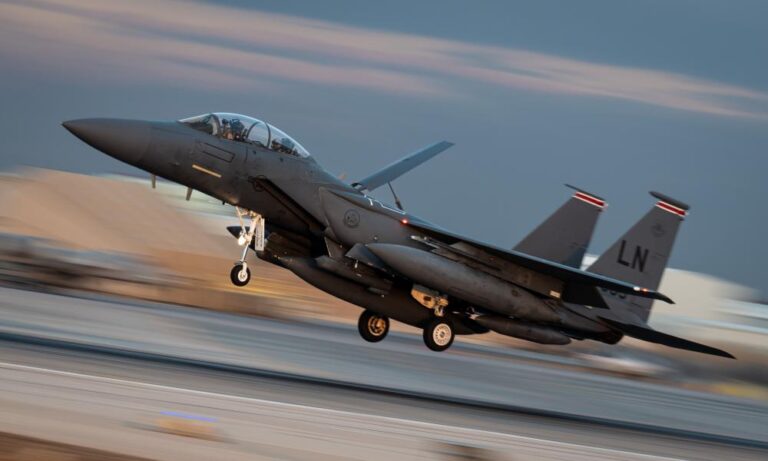 Έτοιμοι για όλα; Συναγερμός στη Μέση Ανατολή – Η αεροπορία των ΗΠΑ ξεκινά ασκήσεις στην περιοχή λόγω της κλιμακούμενης κρίσης με το Ιράν