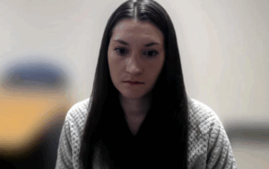 Έπνιξε τα 3 παιδιά της με λάστιχα γυμναστικής και πήδηξε από το παράθυρο, αφού πρώτα έστειλε τον σύζυγό της να αγοράσει φαγητό