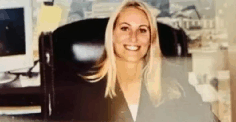 Αμερικανίδα βρέθηκε νεκρή σε πτήση προς το Ηνωμένο Βασίλειο, αφού αποκοιμήθηκε στον ώμο της μητέρας της