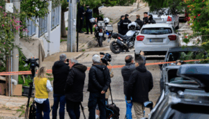 Το 2014 δολοφόνησε τη μητέρα του, σήμερα τον πατέρα του: «Θα σκοτώσω και τα αδέρφια μου» φώναζε στους αστυνομικούς