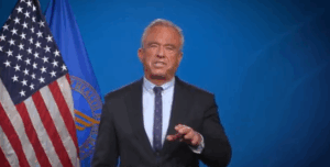 Robert F. Kennedy Jr.> Καλεί τη Γερμανία να σταματήσει να στοχοποιεί γιατρούς για τη χορήγηση εξαιρέσεων από εμβόλια και μάσκες