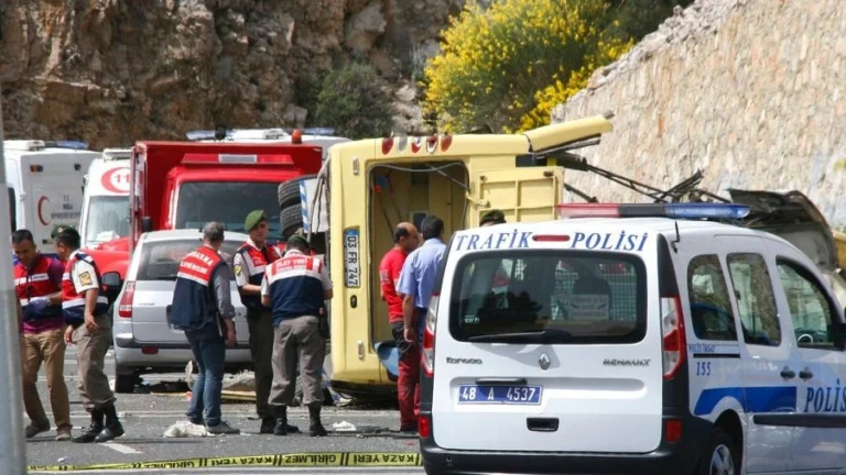 Διπλή τραγωδία στην Τουρκία: Δύο τροχαία με 16 νεκρούς και 30 τραυματίες