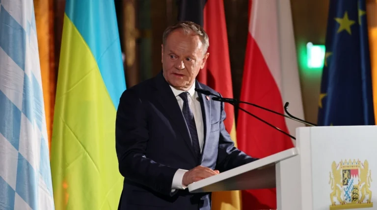 Ντόναλντ Τουσκ: Ο Πολωνός πρωθυπουργός καλεί τους πολίτες του να εγκαταλείψουν άμεσα το Ιράν