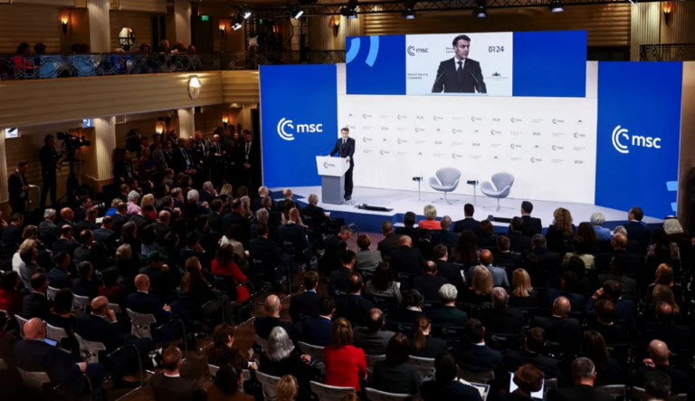 Η Ευρώπη μόνη στην εποχή των υπερδυνάμεων μετά το Μόναχο: Συζητήσεις για πυρηνική ομπρέλα και κοινό στρατό μετά τη στάση των ΗΠΑ