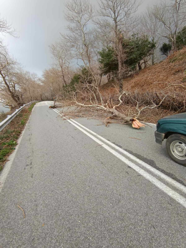 Προβλήματα στη Σαμοθράκη από τους ανέμους: Χωρίς ρεύμα μεγάλο μέρος του νησιού