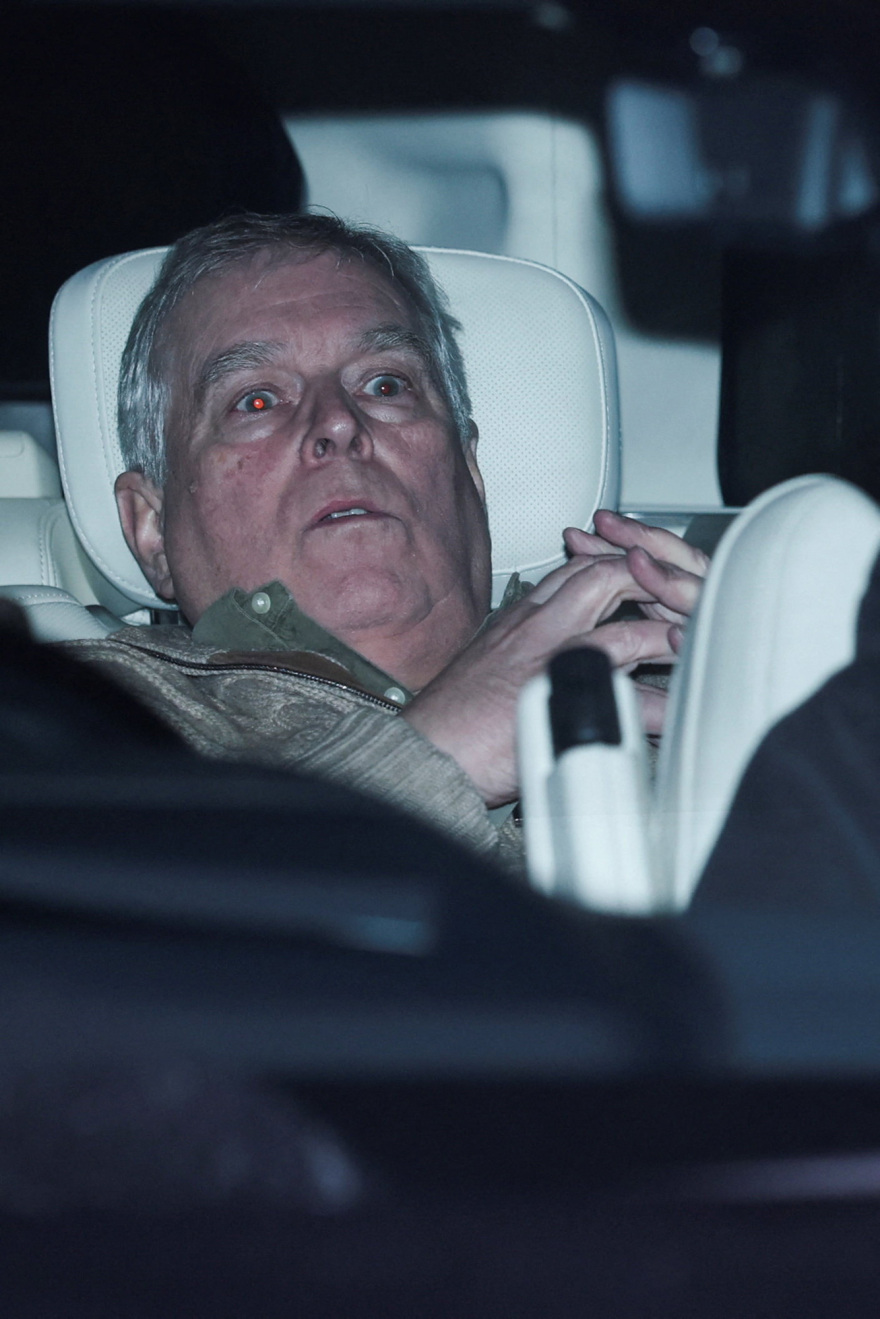 Αφέθηκε ελεύθερος ο Άντριου - Σοκαρισμένος φεύγει από το Τμήμα, δείτε τις πρώτες φωτογραφίες του έκπτωτου πρίγκιπα μετά τη σύλληψη