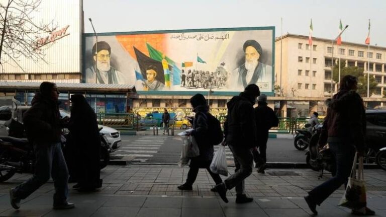 Το Ηνωμένο Βασίλειο αποσύρει προσωρινά το προσωπικό του από το Ιράν