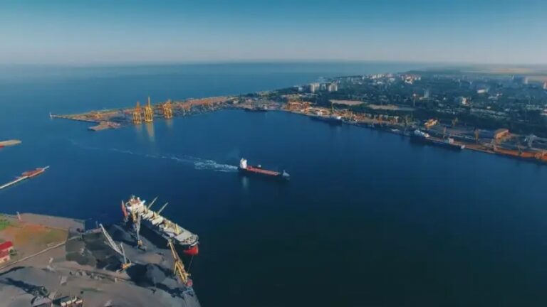 Τι συμβαίνει; Ασυνήθιστη δραστηριότητα ξένων πλοίων καταγράφεται στο λιμάνι της Οδησσού – Κάτι κρύβει και το θέλουν