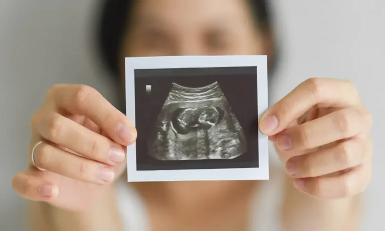 Ελλάδα: 46 δημόσια νοσοκομεία δεν κάνουν εκτρώσεις και κάποιοι δημοσιογράφοι… «αφρίζουν» – Εμείς θα πούμε συγχαρητήρια!