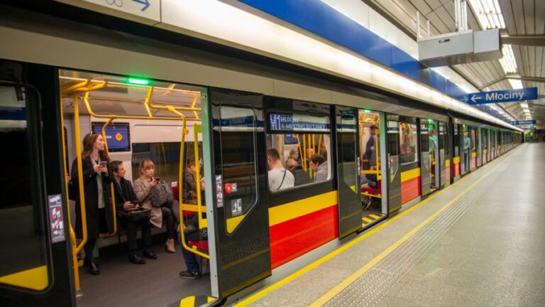 Πολεμικές προετοιμασίες στην Πολωνία – Το μετρό της Βαρσοβίας μετατρέπεται σε υπόγειο καταφύγιο μαζικής επιβίωσης