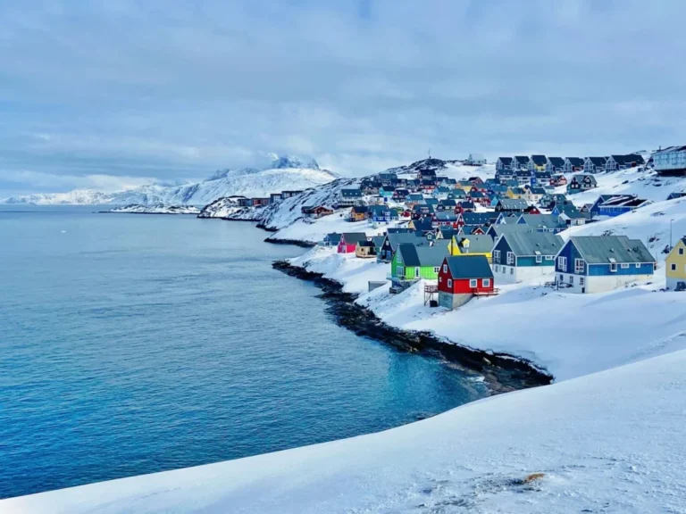 Γροιλανδία: Oι πάγοι λιώνουν αλλά η στάθμη της θάλασσας «πέφτει» – Τι λένε οι επιστήμονες για το περίεργο φαινόμενο