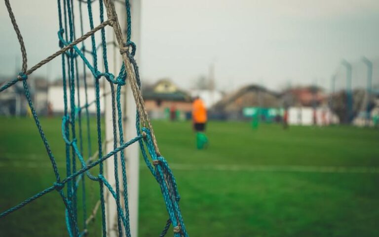 Αναστάτωση σε αγώνα ποδοσφαίρου στη Χαλκιδική – Έπαθε ανακοπή επόπτης