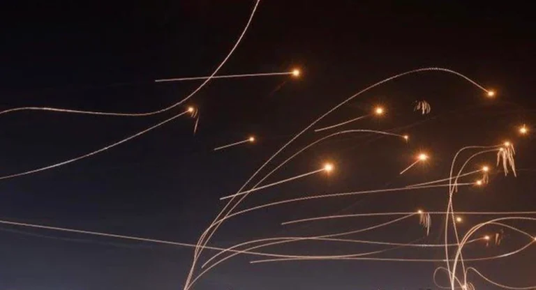 Ηχούν σειρήνες στο Τελ Αβίβ – Ιρανική επίθεση στην πρωτεύουσα του Ισραήλ