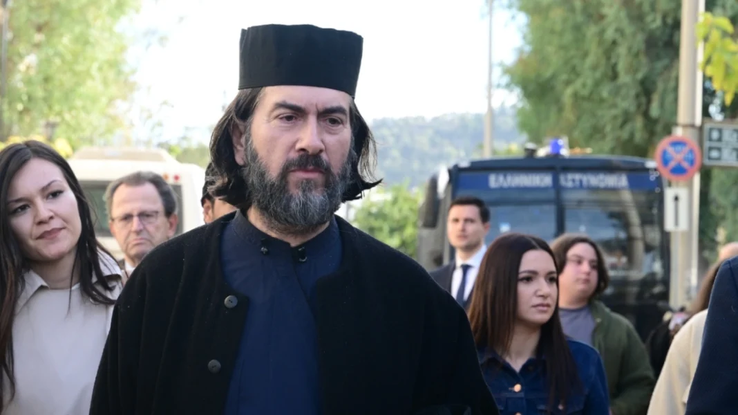 pateras-antonios-dikastirio-maketa