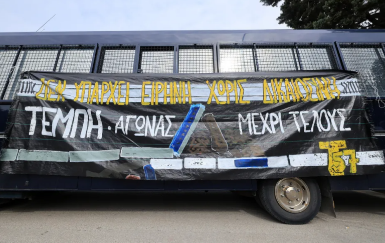 Διεκόπη για την 1η Απριλίου η δίκη για το έγκλημα των Τεμπών – Θύελλα αντιδράσεων