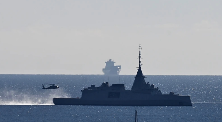 Σε κατ’ οίκον περιορισμό 3 κοινότητες στην Πάφο, η Ελλάδα στέλνει φρεγάτες και F-16 στην Κύπρο