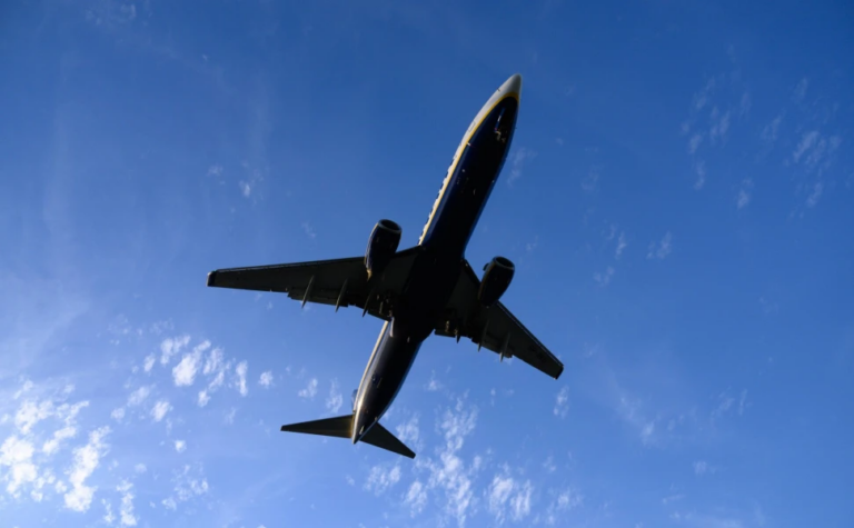 Η ΕΥΚΑIΡΙΑ ΤΟΥΣ! Αεροπορικές εταιρείες αυξάνουν τις τιμές εισιτηρίων λόγω του πολέμου