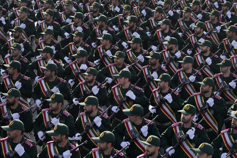 Αναφορές ότι το Ιράν ενεργοποιεί δύναμη 100.000 ανδρών άμεσης επέμβασης αν χρειαστεί να καταστείλει τους Κούρδους