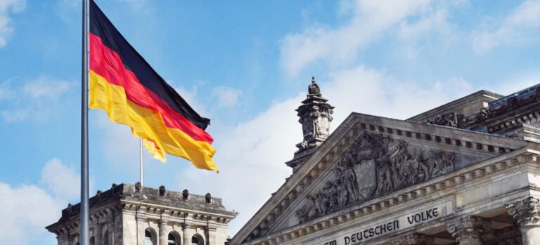 Γερμανία: Φόβοι για βενζίνη πάνω από 2,5 ευρώ – Τα μέτρα που εξετάζει η κυβέρνηση