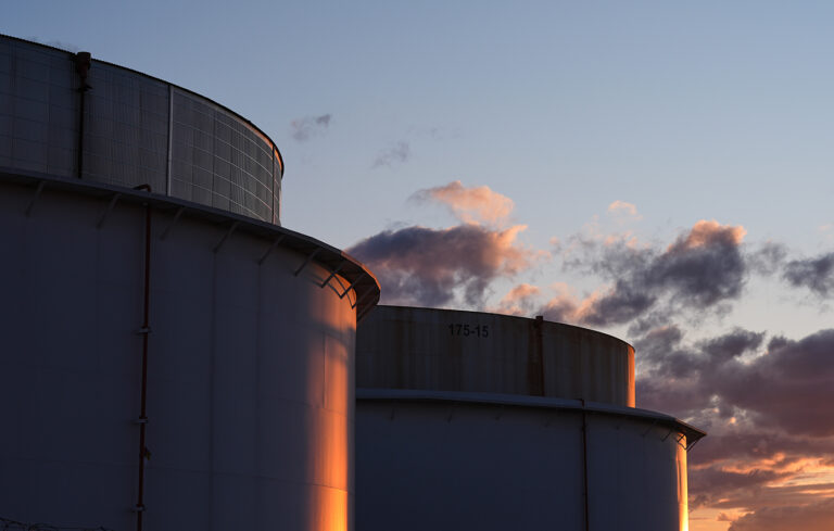 Ο Διεθνής Οργανισμός Ενέργειας προτείνει τηλεργασία και αποφυγή των αεροπορικών ταξιδιών για να μειωθεί η κατανάλωση πετρελαίου