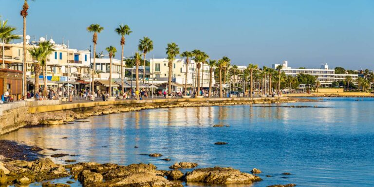 «Κύμα» ακυρώσεων στις τουριστικές κρατήσεις κτυπά Ελλάδα και Κύπρο