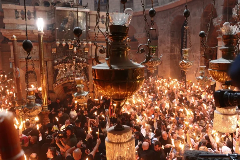 Αγωνία για το Άγιο Φως: Σκέψεις της ισραηλινής κυβέρνησης να μη δοθεί άδεια για την Τελετή Αφής – Τι ζητεί η Αγιοταφική Αδελφότητα