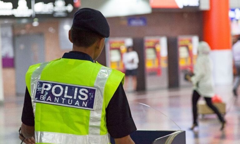 Τραγωδία στη Μαλαισία: 29χρονος έκοψε τα κεφάλια των γονιών του και τους τύλιξε με μοκέτα