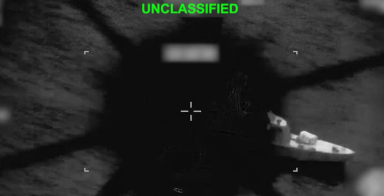 «Πόλεμος ναρκών» στα Στενά του Ορμούζ -Η στιγμή που οι ΗΠΑ βυθίζουν 16 ιρανικά ναρκοθετικά, το τελεσίγραφο Τραμπ