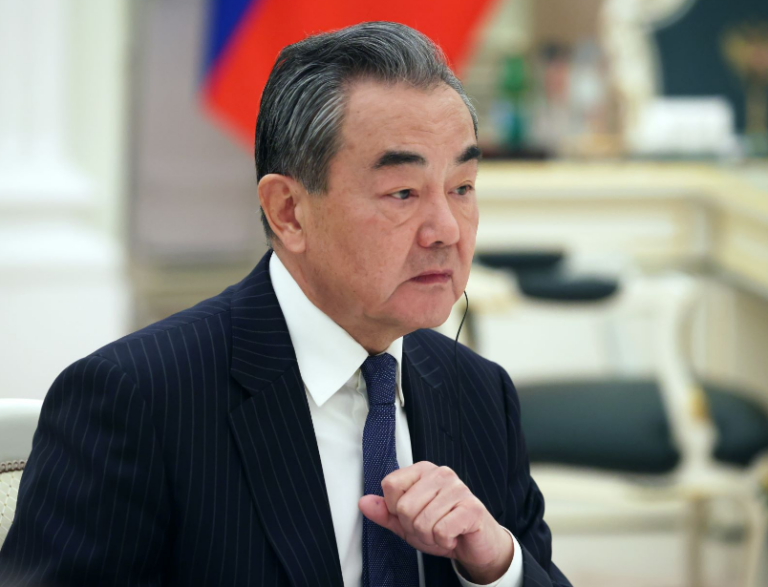 Να σταματήσουν τα πλήγματα κατά του Ιράν ζητά η Κίνα