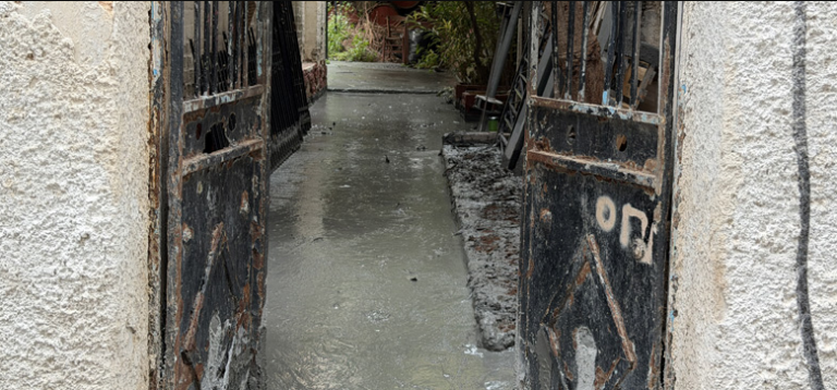 Βίντεο με το μυστηριώδες υλικό, που ρέει στην Κυψέλη