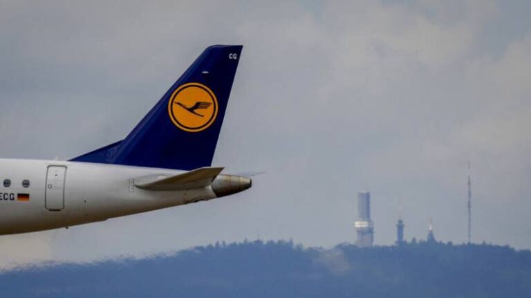 Καταργεί πάνω από 20.000 πτήσεις η Lufthansa – Στόχος η εξοικονόμηση 40.000 τόνων κηροζίνης