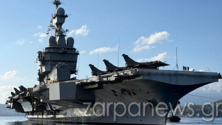 Έφτασε στη Σούδα το γαλλικό αεροπλανοφόρο «Charles de Gaulle»